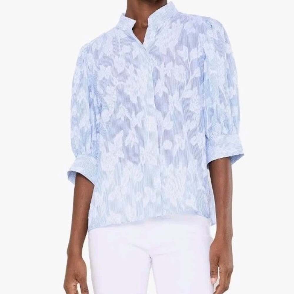 CeCe Heidi Cotton Button Down Blouse Light Blue White Floral Size M Medium NWT